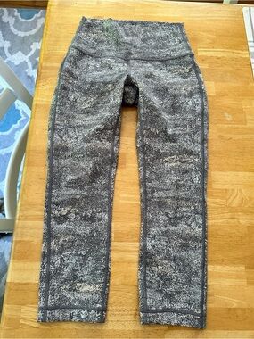 Lululemon crop leggings size 4